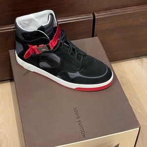 Mens LV sneakers size 7.5